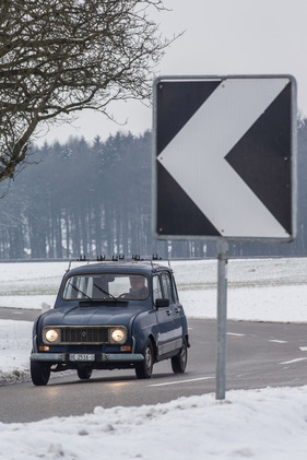 Renault 4 GTL (1985) - relativ weich gefedert, die Seitenneigung kann entsprechend gross sein