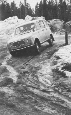 Renault 4 L (1961) – wintertauglich dank Frontantrieb und grosser Bodenfreiheit