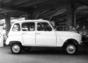 Renault 4 L (1962) am Genfer Automobilsalon - für praktisch denkende Autofahrer (© Archiv Automobil Revue) Renault 4 L (1962) am Genfer Automobilsalon - für praktisch denkende Autofahrer (© Archiv Automobil Revue)