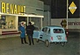 Renault 4 L (1962) – vor einer Renault-Werkstatt (© Archiv Automobil Revue) Renault 4 L (1962) – vor einer Renault-Werkstatt (© Archiv Automobil Revue)