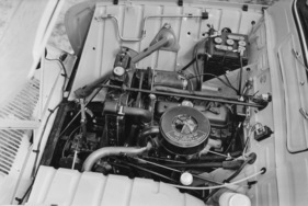 Bild Renault 4 L (1964) - Blick in den Motorraum