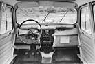 Renault 4 L (1964) - Cockpit des 4 L mit mehr Komfort, wie zum Beispiel einer zweiten Sonnenblende