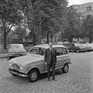 Renault 4 L (1965) – Der damalige Renault-Präsident Pierre Dreyfus vor seinem Bestseller
