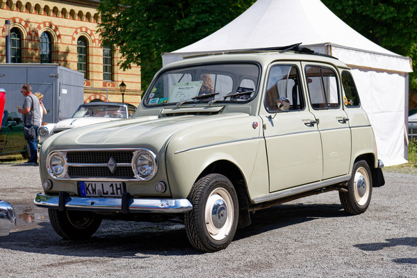Renault 4 L (1969) – Dieser R4 zieht regelmäßig einen Rapido-Klapp-Camper – Oldtimer Open Air 2024