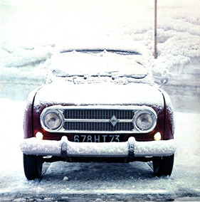 Renault 4 L (1971) – auch Schnee kann ihm nichts anhaben