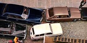 Renault 4 L (1971) – kommt mit nur 1,48m Breite auch durch die engste Lücke