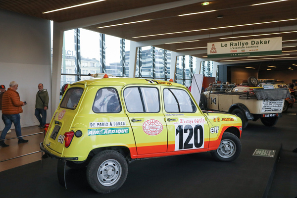 Renault 4 Sinpar (1980) - nahm 1980 an der Rallye-Dakar teil mit einem Alpine-R5-Motor und 110 PS sowie Allradantrieb - Rétromobile Paris 2024