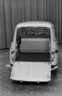 Renault 4 Super (1961) – Unten statt oben angeschlagene Heckklappe