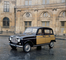 Renault 4 Super "Haute Couture" (1963) - Sondermodell. Die Serienvariante bezog die Türgriffe nicht in das Geflecht ein