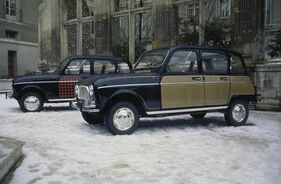 Renault 4 Super "Haute Couture" (1963) - Zierstreifen am Radlauf und Muster auf der Innenraumluftklappe unterscheiden ihn vom späteren "Parisienne"