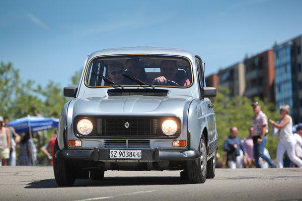 Bild: Renault 4 - bei der Abfahrt - Oldtimer Sunday Morning am 2. Juni 2019