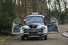 Renault 4CV «pie» préfecture de Police de Paris (1955) - als Lot 353 an der Bonhams Versteigerung "Les grandes marques du monde au Grand Palais" in Paris 2017