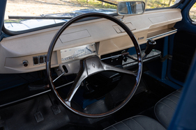 Renault 4L Export (1968) - Kunststoff-Armaturenbrett und braunes, leicht transparentes Lenkrad