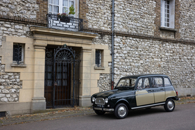 Renault 4L Parisienne (1967) - Erhältlich in Schwarz, Dunkelgrün und Dunkelrot