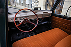 Renault 4L Parisienne (1967) - Mit cognacfarbenen Bezügen und bernsteinfarbenem Lenkrad gibt sich das Interieur sehr edel
