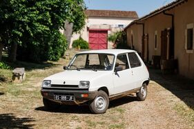 Renault 5 1100 Société (1982) - Lot 037 at the Artcurial Musée Automobile du Château de Vernon auction 2025