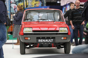 Renault 5 (1978) - so schmal waren damals die Räder - Rétromobile Paris 2022