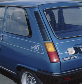 Renault 5 Alpine (1976) – Das Dekor wurde farblich der Lackfarbe angepasst