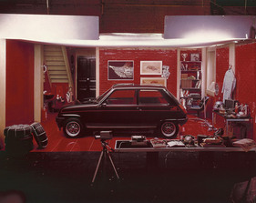 Renault 5 Alpine (1976) – In farblich abgestimmter Garage