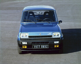 Renault 5 Alpine (1976) – Mit rundlichem Sport-Aussenspiegel der Cup-Fahrzeuge