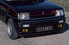Renault 5 Alpine (1976) – Schwarzer Stossfänger mit Breitstrahlern und Spoilerlippe