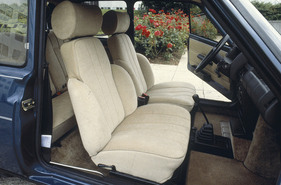 Renault 5 Alpine Turbo (1981) – Besser ausgeformte Sitze mit verstellbaren Kopfstützen