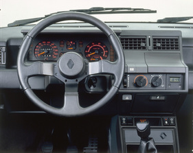 Renault 5 GT Turbo (1984) - Cockpit