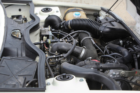 Renault 5 GT Turbo (1985) - Blick in den Motorraum mit dem turbo-beatmeten 1,4-Liter-Vierzylinder