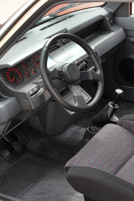 Renault 5 GT Turbo (1985) - das Interieur unterscheidet sich wenig von schwächeren Versionen