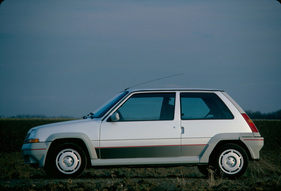 Renault 5 GT Turbo (1985) - wirkt kraftvoll und elegant