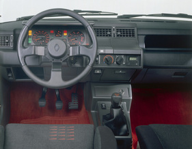 Renault 5 GT Turbo (1987) - Cockpit