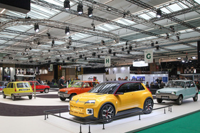 Renault 5 Prototype (2021) - die elektrische Moderne auf dem Renault-5-Jubiläumsstand - Rétromobile Paris 2022