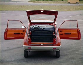Renault 5 TL (1971) - viel Platz bei heruntergeklappten Sitzen