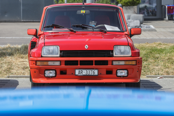 Renault 5 Turbo 1 (1980) - mit Vierzylindermittelmotor und einigem Kunststoff an der Karosserie - Fantastic Plastic Rickenbach 2023