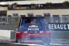 Renault 5 Turbo (1982) - Jean Ragnotti bei einer Renault Classic Show im Jahr 2011