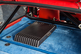 Renault 5 Turbo (1982) - das Werkzeug ist auf der Hutablage untergebracht