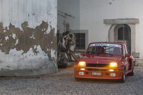 Renault 5 Turbo (1982) - der Mittelmotorsportwagen im Schlosshof