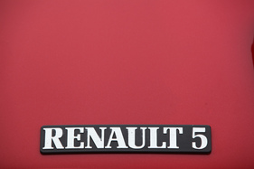 Renault 5 Turbo (1982) - derselbe Schriftzug fand sich auch auf den schmalbrüstigen Frontantriebsmodellen