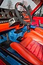 Renault 5 Turbo (1982) - die blauen Teppiche und die roten Sitze kontrastieren