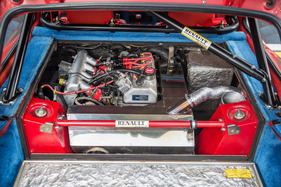Renault 5 Turbo (1982) - längs eingebauter Vierzylinder im Heck