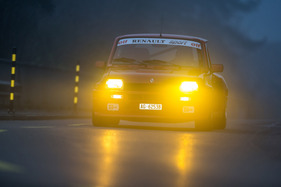 Renault 5 Turbo (1982) - unterwegs in der einbrechenden Nacht