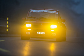 Renault 5 Turbo (1982) - unterwegs in der einbrechenden Nacht
