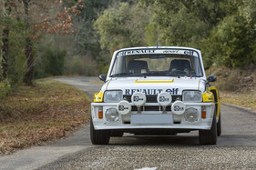 Renault 5 Turbo Groupe B «Tour de Corse» voiture d'usine (1983) - als Lot 372 an der Bonhams Versteigerung "Les grandes marques du monde au Grand Palais" in Paris 2017