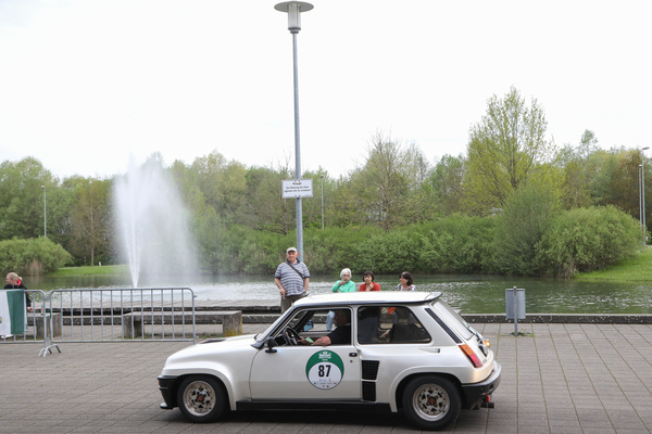 Renault 5 Turbo bei der Zieleinfahrt der Rallye Bodensee Klassik 2023 - Klassikwelt Bodensee 2023