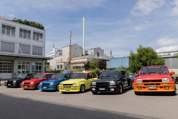 Renault 5 Turbo in Reih und Glied - Halle 6 Classic