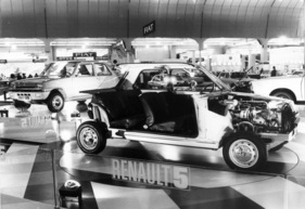 Renault 5 am Genfer Automobilsalon 1972 - Schnittmodell des kompakten Fronttrieblers R5, dessen Export in die Schweiz noch nicht angelaufen ist zu diesem Zeitpunkt