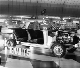 Renault 5 am Genfer Automobilsalon 1972 - Schnittmodell des pfiffigen Fronttrieblers R5