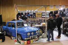 Renault 8 Gordini (1970) – wirbt für Accessoires – Rétromobile Paris 2025
