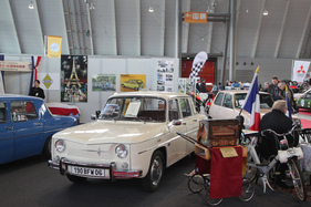 Renault 8 Major (1965) - 1,1 Liter Hubraum, 45 PS, Vierrad-Scheibenbremsen, 135 km/h Spitze - Retro Classics Stuttgart 2020