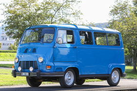 Renault Alouette (1975) – Der Kastenwagen hat auch eine Schiebetür für den Fahrer. Beim Kombi vereiteln die hinteren Fenster diese Lösung Renault Alouette (1975) – Der Kastenwagen hat auch eine Schiebetür für den Fahrer. Beim Kombi vereiteln die hinteren Fenster diese Lösung